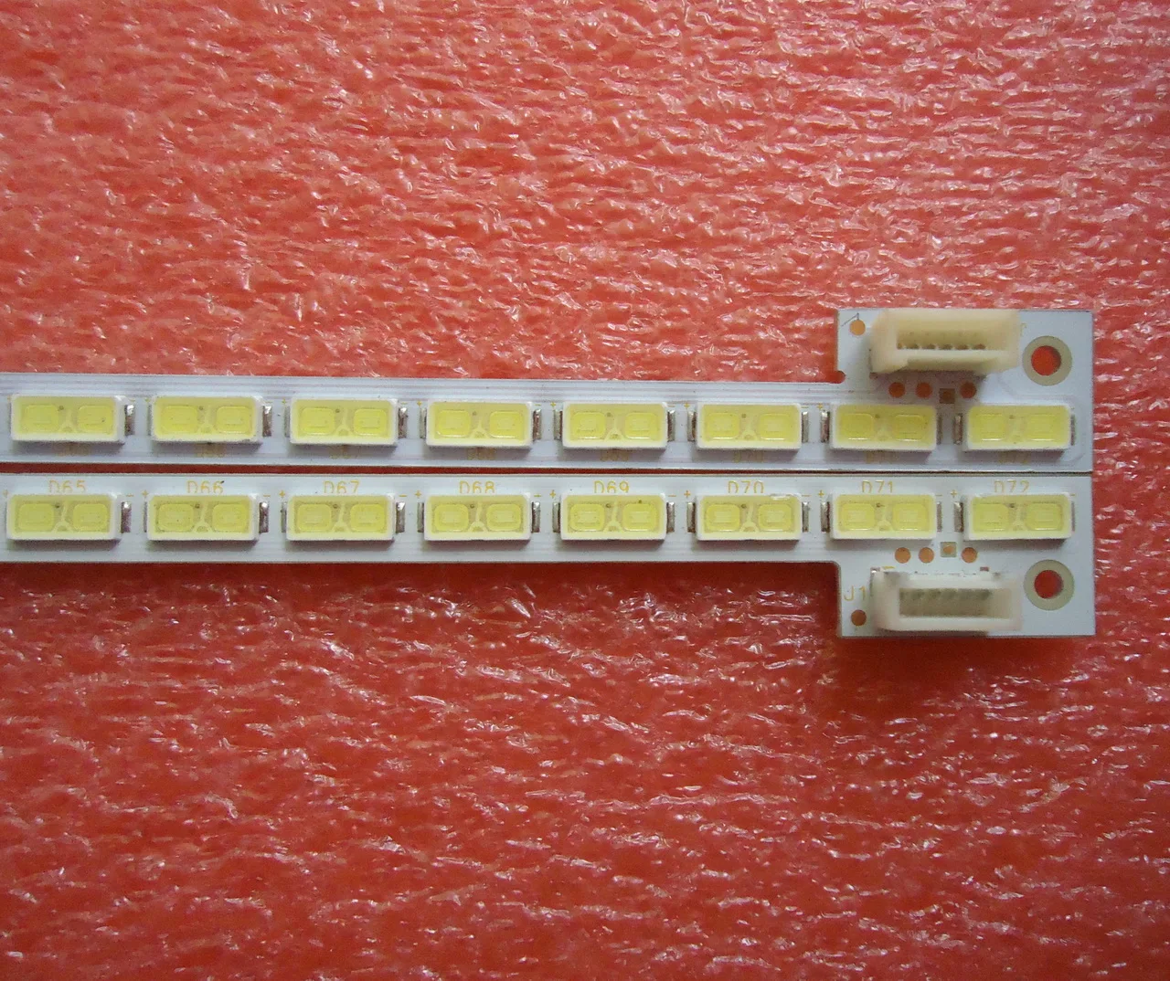 

4Pieces/lot LED 5550 LCD backlight lamp 74.55T02.001-3-DX1 T550HVD02.3 1PCS = 72LED 605MM 100%new