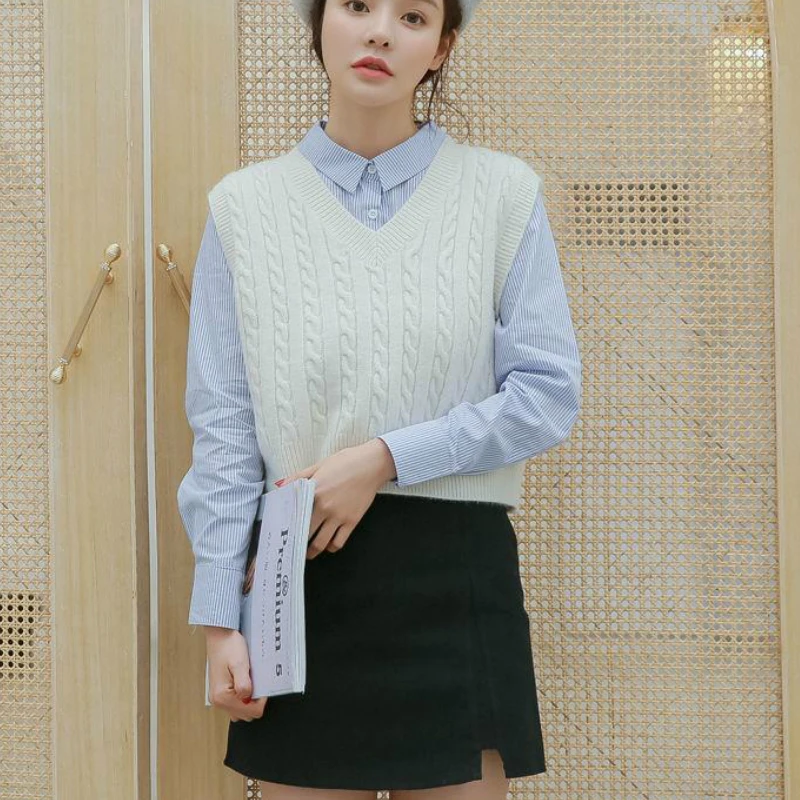 Жилет женский трикотажный с V-образным вырезом короткая однотонная Повседневная