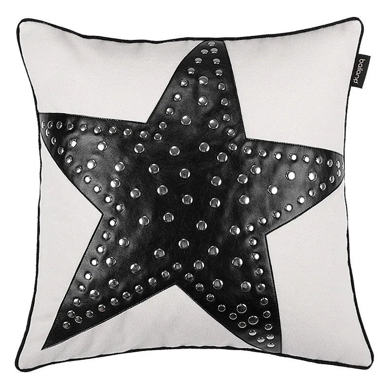 

Роскошная романтичная декоративная подушка в виде звезды с заклепками