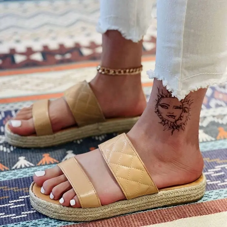 

Low House Slippers Platform Shoes Slides Big Size Fashion Slipers Women Flat Luxury Soft Summer 2021 Basic Hoof Heels Fabric PU