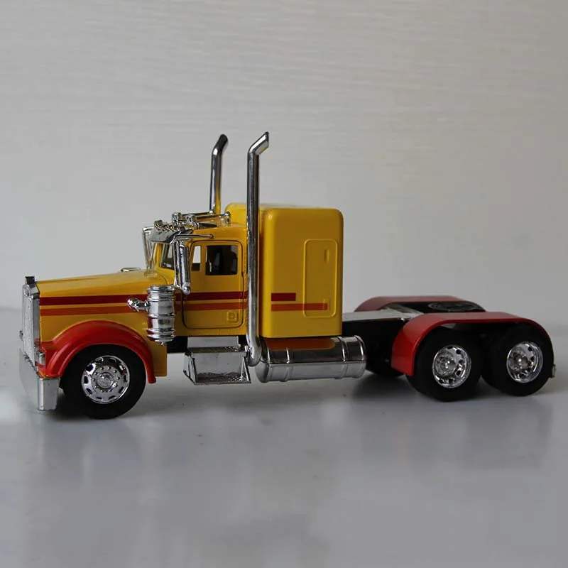 Литая модель автомобиля из металлического сплава грузовика с прицепом