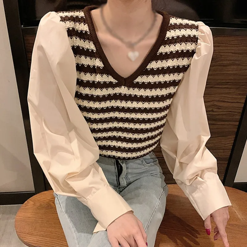 

Spring Women V-Neck Stripe Stitching Long-sleeved Casual Fake Two-piece Pullover Sweater Is Thin And Short