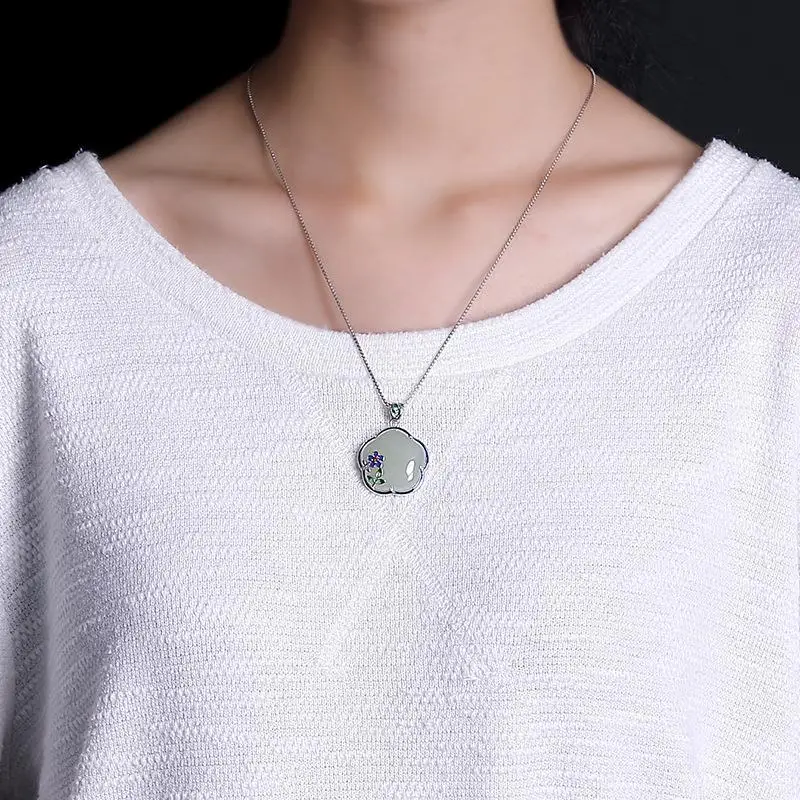 Эмалевое фарфоровое ожерелье из натурального нефрита и цветка сливы с кулоном