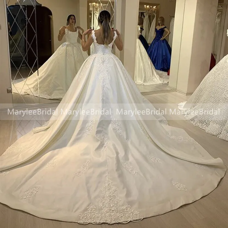 

Luxury Long Train Gelinlik Wedding Dresses Square Neckline Vintage Appliques Longo Vestido Casamento Lace Up Back Bridal Dresses