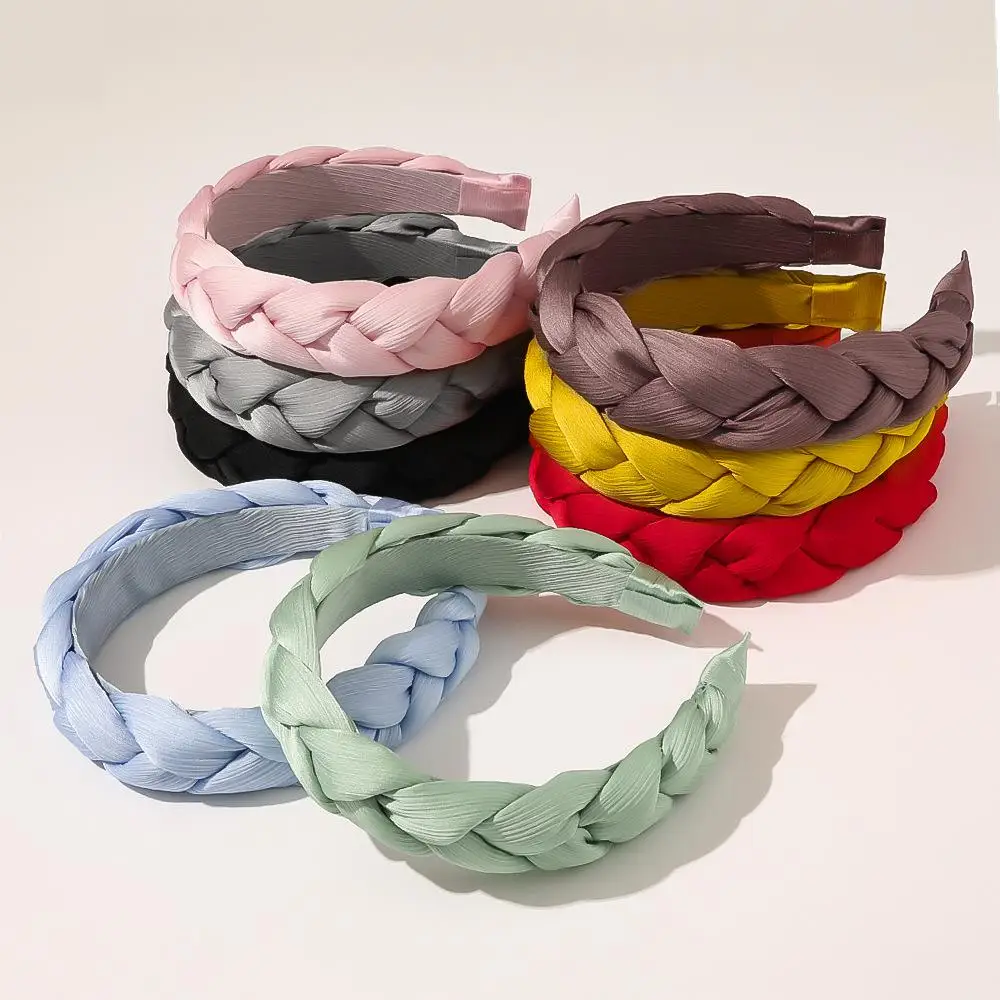 

New French retro headband Pure color fabric twist braid headband Korean version of the trend of monochrome braid head buckle