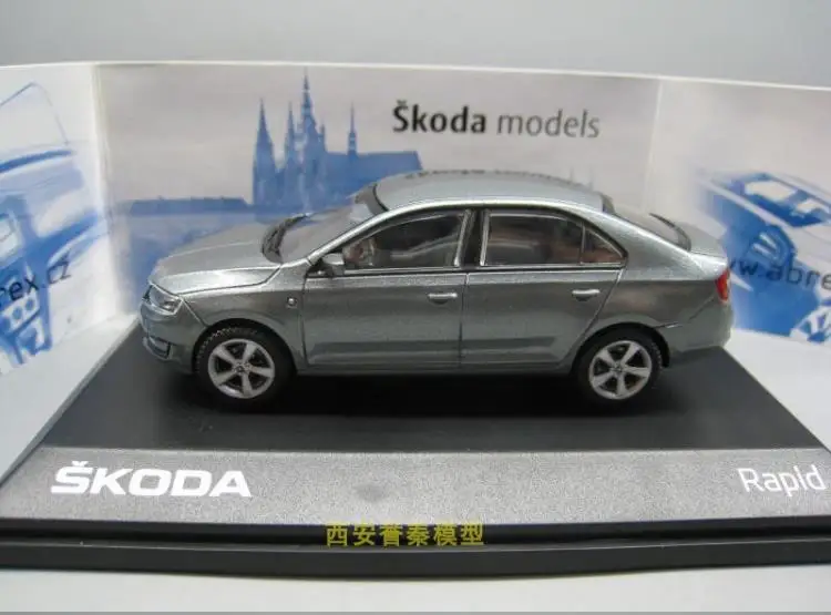 Высокое моделирование 1:43 сплав SKODA RAPLD модель автомобиля, раздвижные детские игрушки