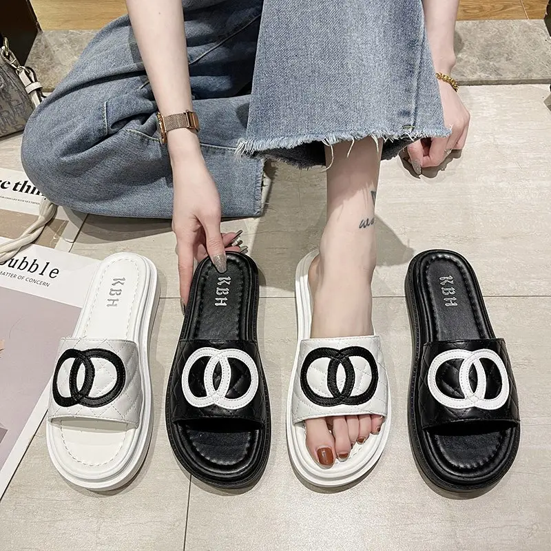 

Latest Fashion Ladies Outdoor Pu Casual Slippers Women Outdoor Luxury Brand Vacation Beach Sandals Casual Flip Flops Women Shoes