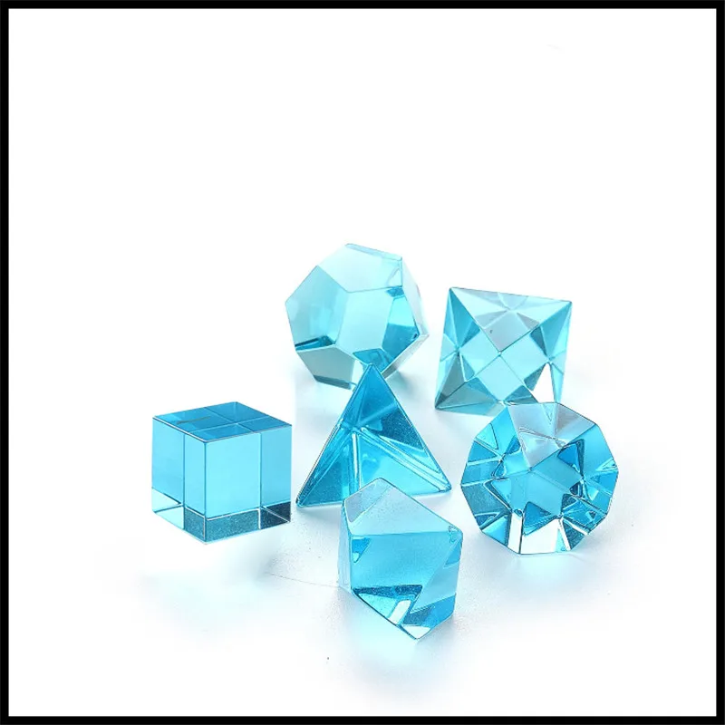 Аквамариновый драгоценный камень цифровой креативный полиэдрон