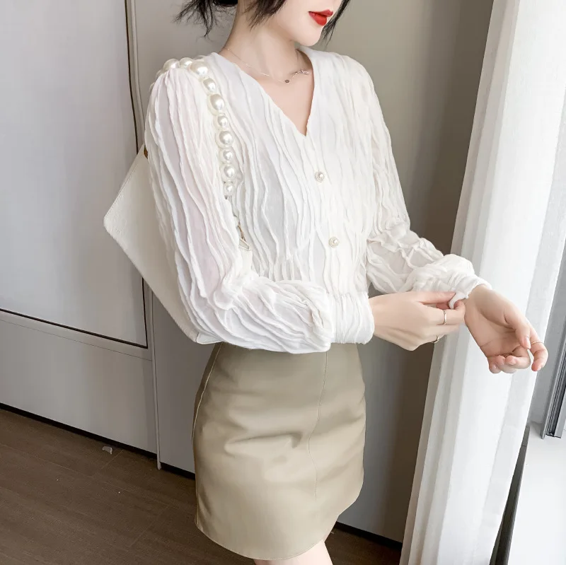 

Shirt Women's Design Retro French Style 2021 Spring New Chiffon Shirt Pleated Long Sleeve V-neck Top Ins
