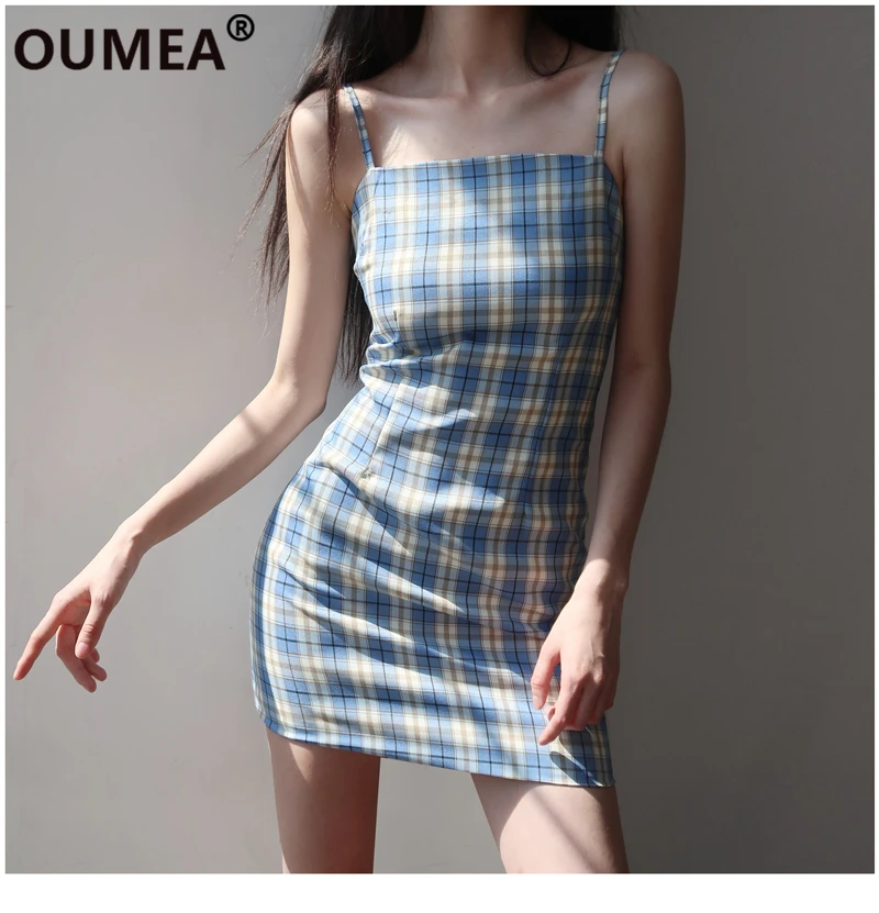 Женское летнее клетчатое платье OUMEA синее белое на тонких бретелях винтажное