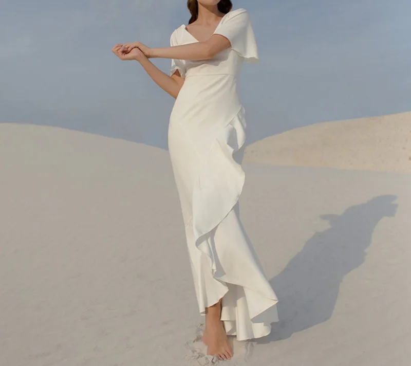 

2021 French Style V Neck Short Sleeve Satin Beach Backless Simple Plain Sheath Wedding Dress Bride Gown Vestidos De Novia