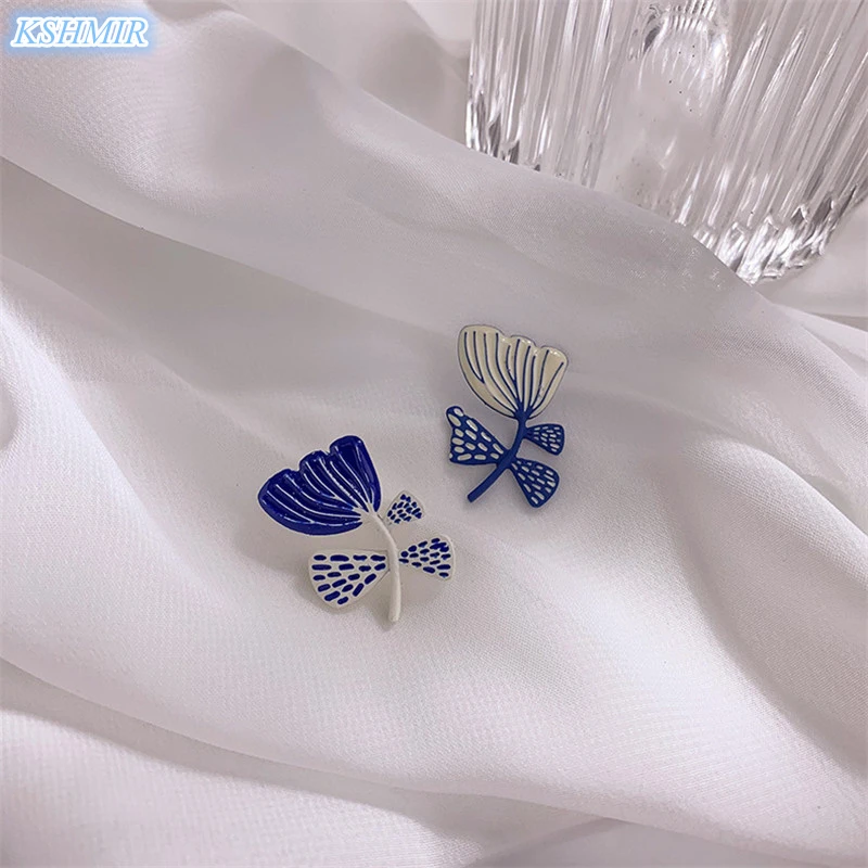 

2021 Korean New Blue Oil Drips Fresh Flower Earrings Fashion Temperament Asymmetry Gingko Leaf Earrings Women's Jewelry