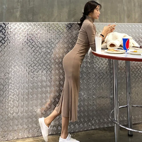 Осенне-зимнее тонкое привлекательное черное платье-водолазка с длинным рукавом