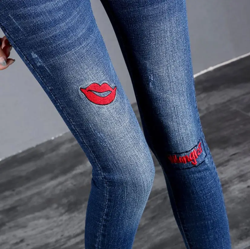 

2016 New Lip Denim Pants Ripped Hole Elastic Ladies Skinny Pencil Pantsembroidery Lips Letter Jeans Trousers For Women Winter