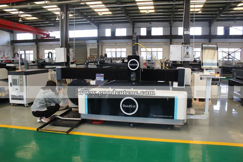 

High quality 1530 fiber laser cutting machine 3kw with rotary for metal tube cutting