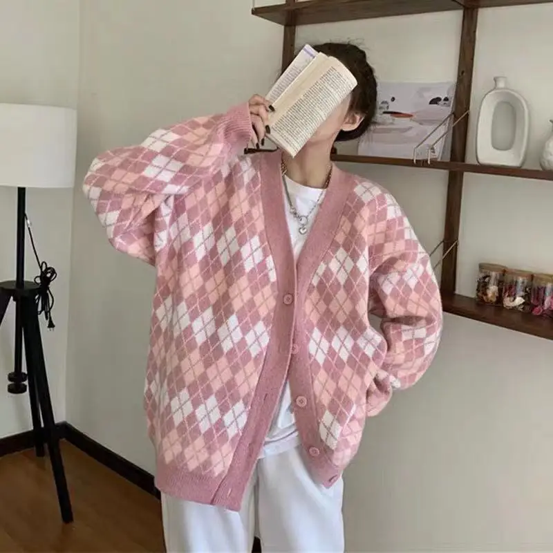 

Женский трикотажный свитер с длинными рукавами и пуговицами