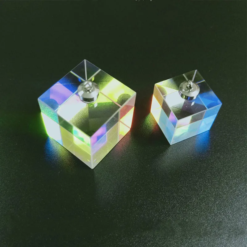 

Photography Props Light Cube Necklace with The Same Star, Prismatic Prism Pendant Six-Sided Bright and Flawless Universe Cube