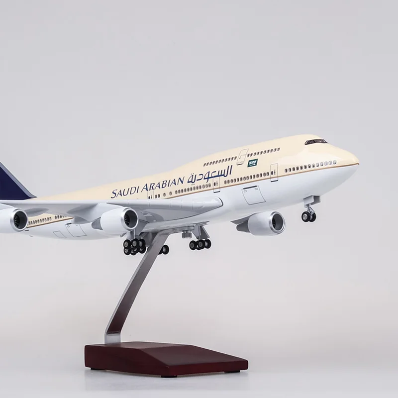 1/150 47CM Airplane Boeing 747 B747-400 Aircraft Saudi Arabian Airlines Model Light Diecast Plane Airliner Gift Boys Kid Toy | Игрушки и