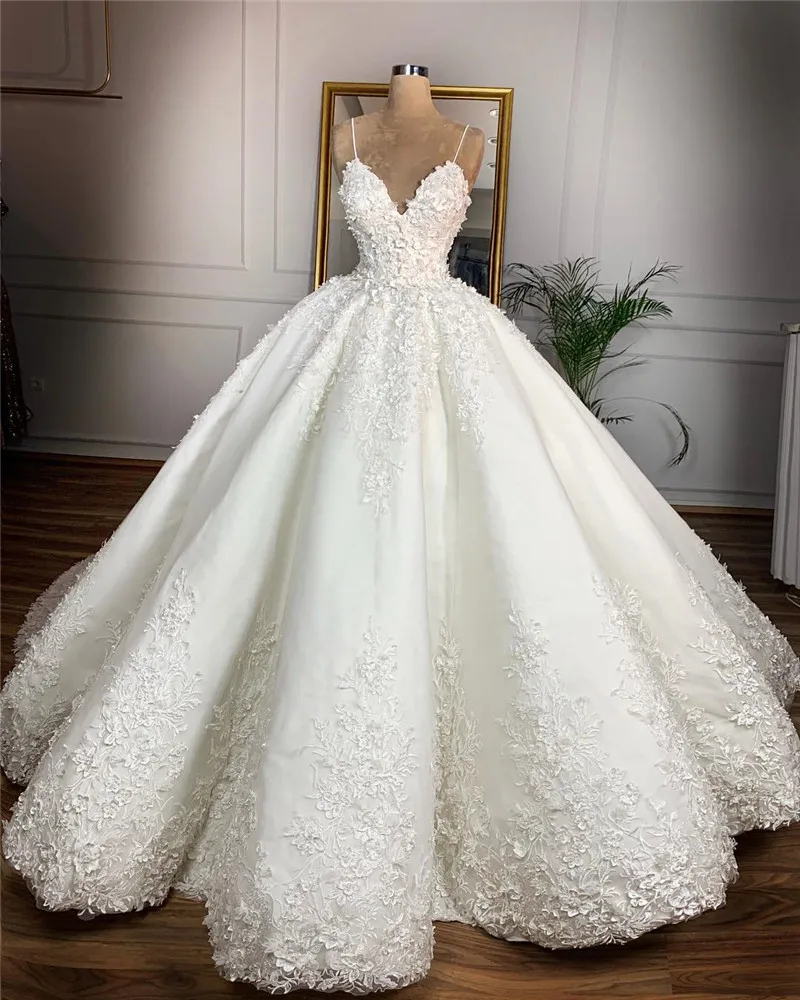 Elegant Ball Gown Lace Wedding Dress 2019 Sexy V Neck Spaghetti Straps Lace Up Back Wedding Gowns Robe De Mariee