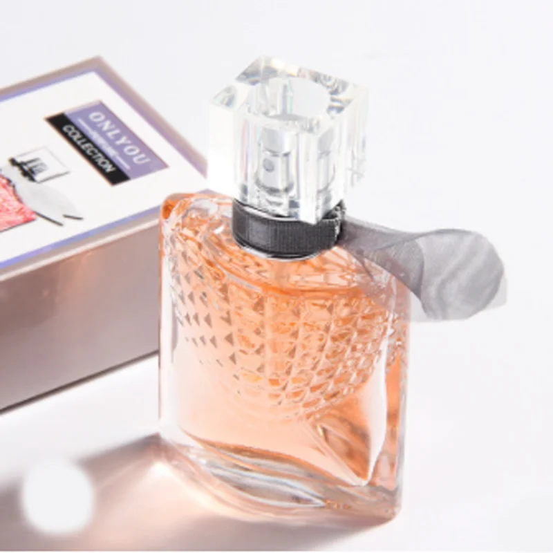 

Small town Yixiang authentic lady perfume 30ml beautiful life light fragrance lasting refreshing, students parity flirting water