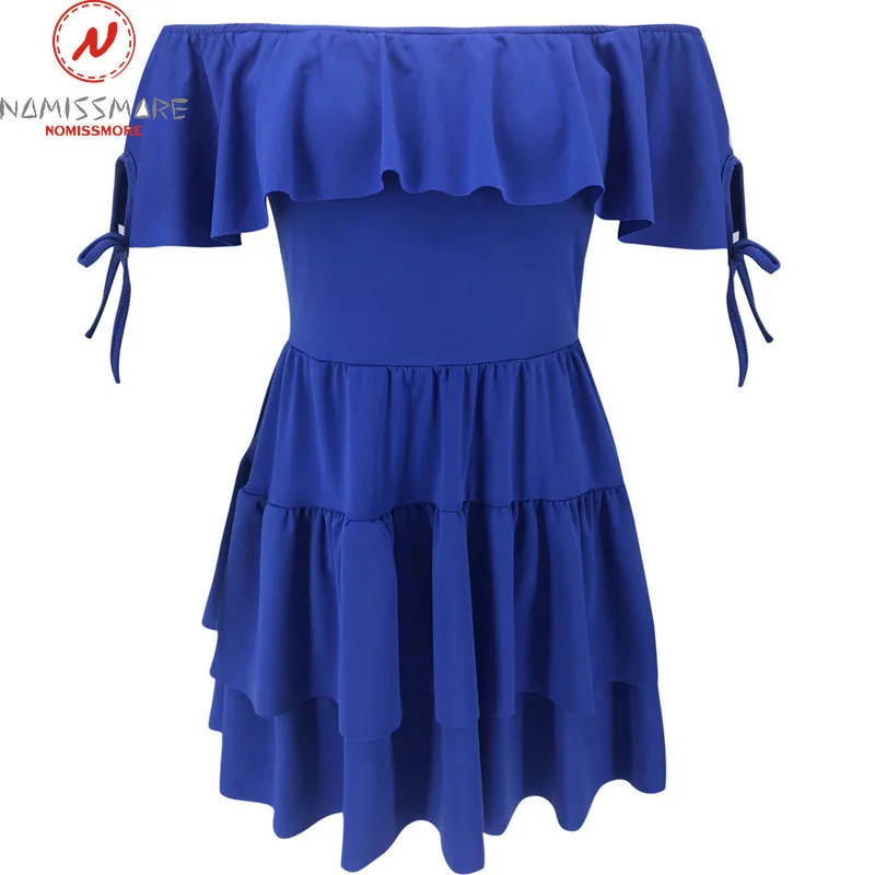 Женское облегающее платье трапеция составного кроя с оборками открытыми плечами