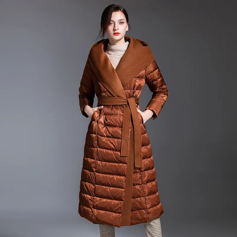 Женский утепленный пуховик на белом утином пуху средней длины до колена с