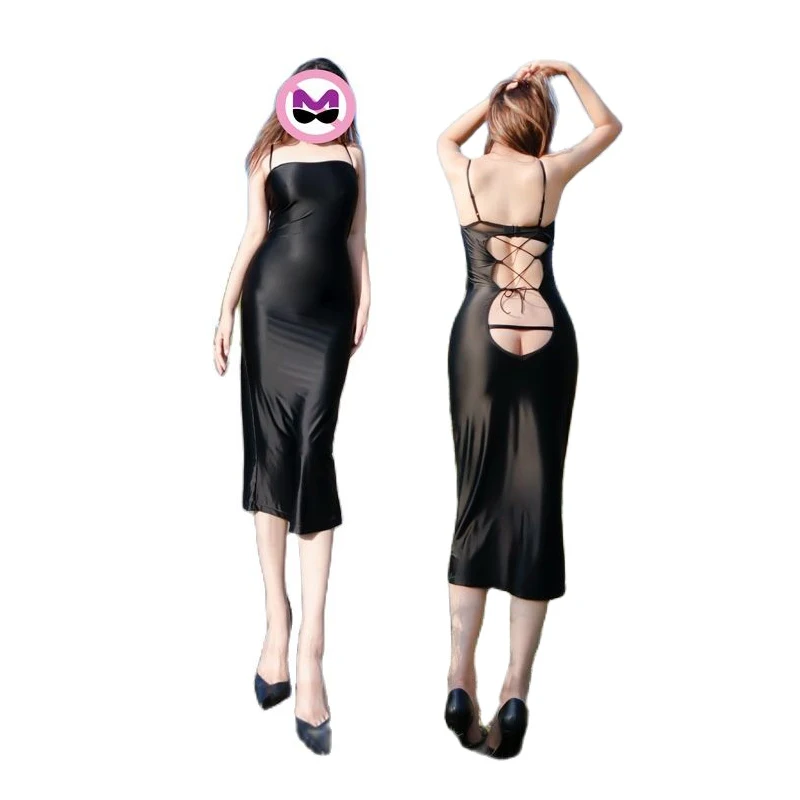 Бандажное платье на бретельках с вырезами и открытой спиной откровенное