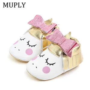 Обувь для маленьких девочек, мягкая кожаная обувь для первых шагов, с цветочным принтом, единорогом, для мальчиков и девочек, весна-осень 2021