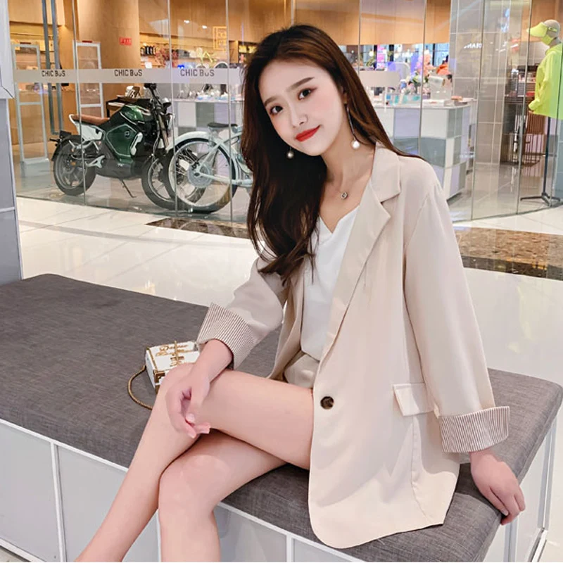 Женский Повседневный костюм Mozuleva из 2-х предметов короткий пиджак в полоску с