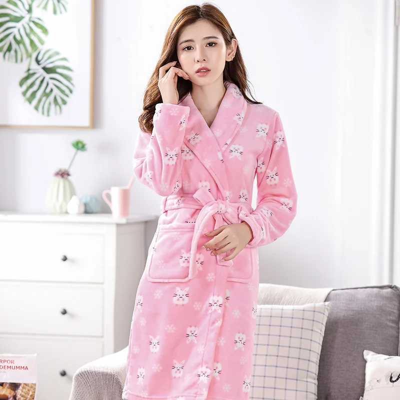 Халат женский утепленный зимний бархатный длинный для отдыха разных