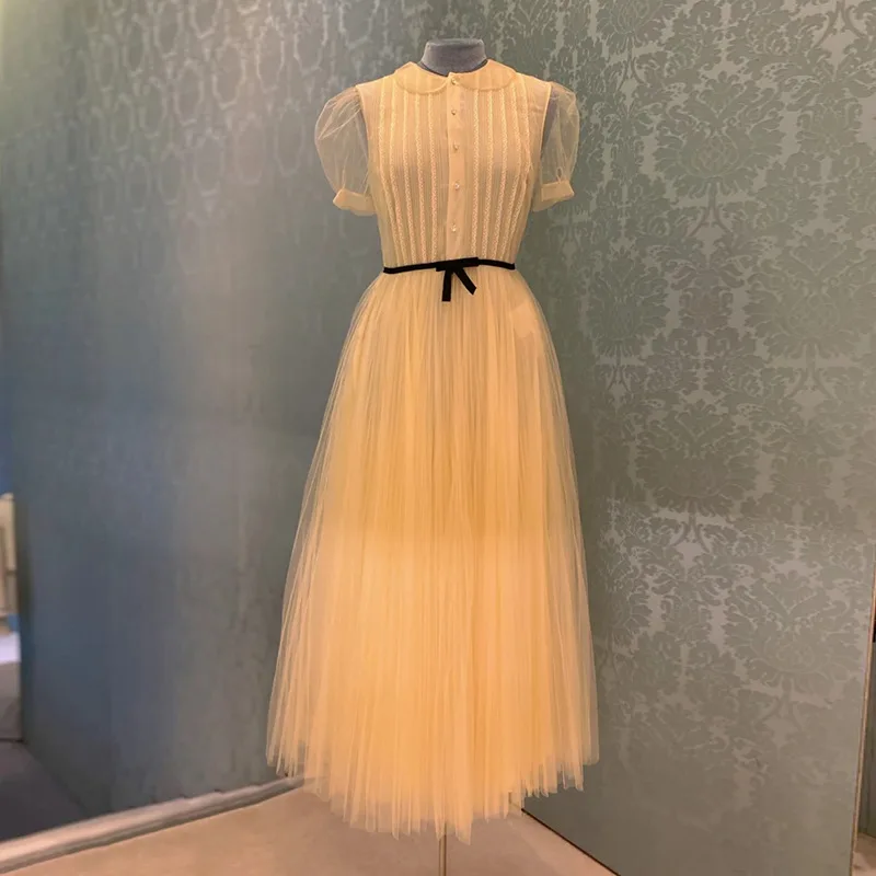 

2021 early spring style new black apricot lace splicing Tulle pleated short sleeve long dress