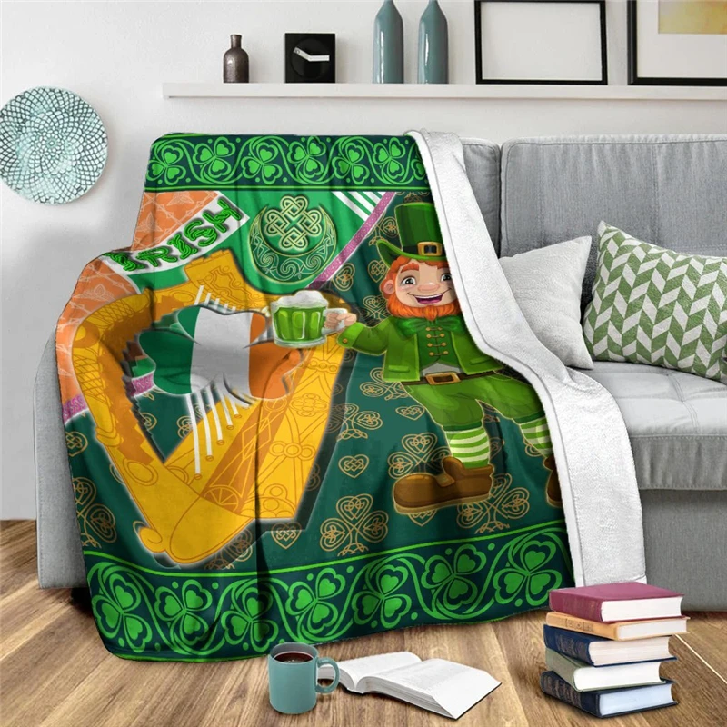 

Leprechaun mit Kleeblatt und Traditionellen Harfe Flanell Decke 3D Kinder Quilt Leben Zu Hause Reise Flugzeug Tragbare Decke