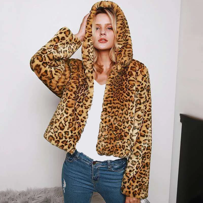 Модные пушистые зимние пальто женское укороченное мягкое с леопардовым принтом