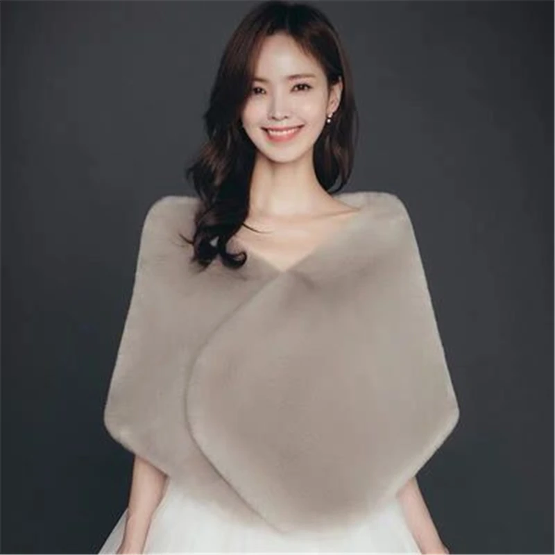 

BEALEGANTOM Stock Red Black Warm Bolero Bridal Cape Winter Fur Women Jacket Shawl Bridal Cloaks Party Wedding Coat BM140