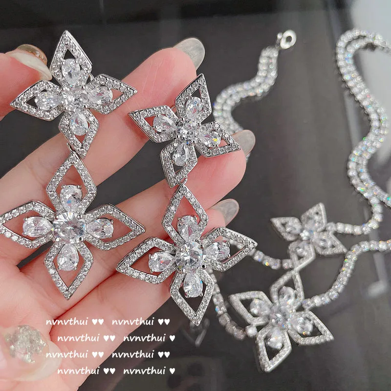 

Комплект из колье и серёг, из серебра 925 пробы