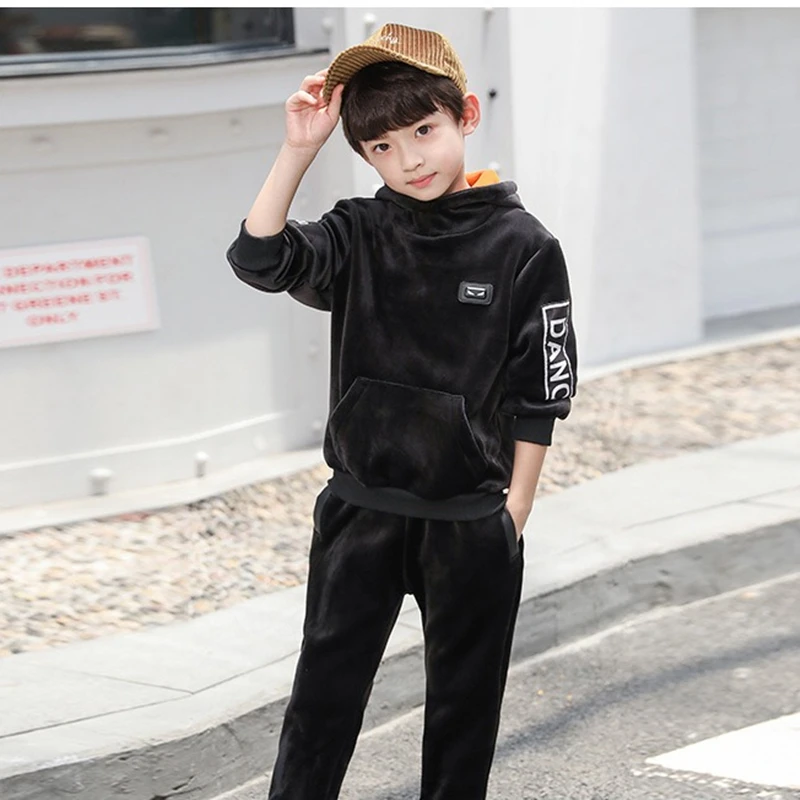 Детская спортивная одежда для мальчиков с высококачественными материалами и