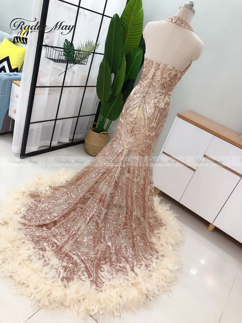 Женское длинное платье с юбкой годе розовое золотистое блестящее V образным