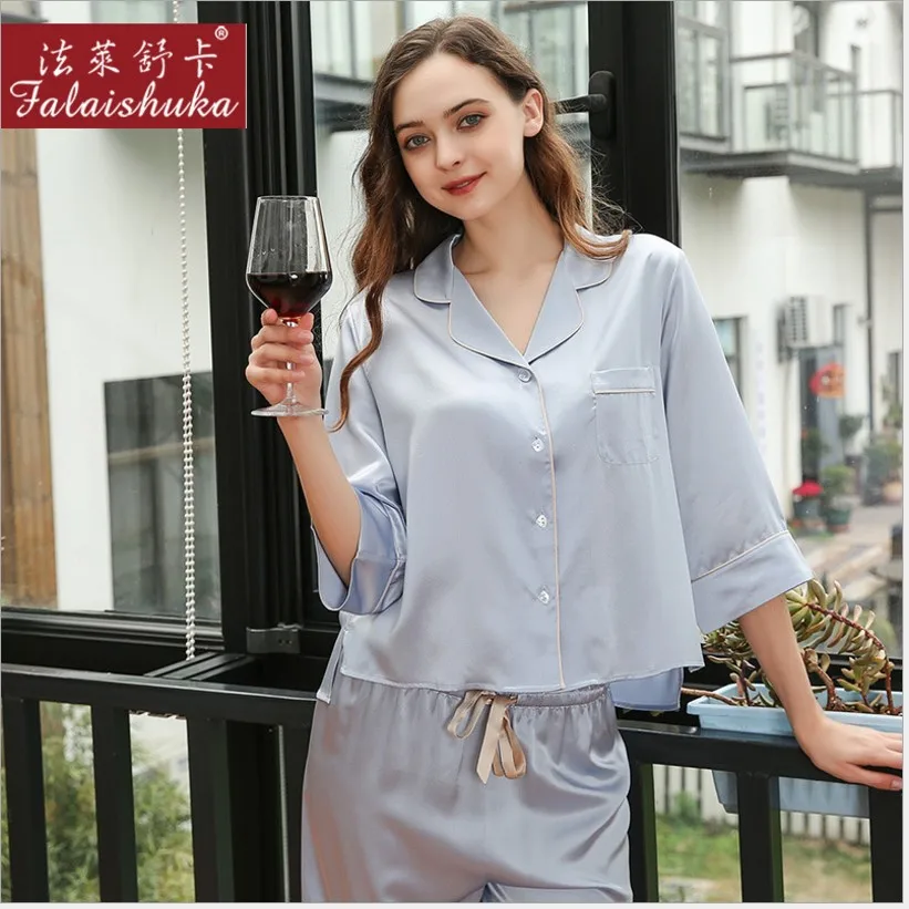 Lady  Silk Homewear Pajamas Sets 2020 Half Sleeve Silk Sexy  Homewears Sleepwears  Calf Length Pants Pajama Set Silk Home Wears