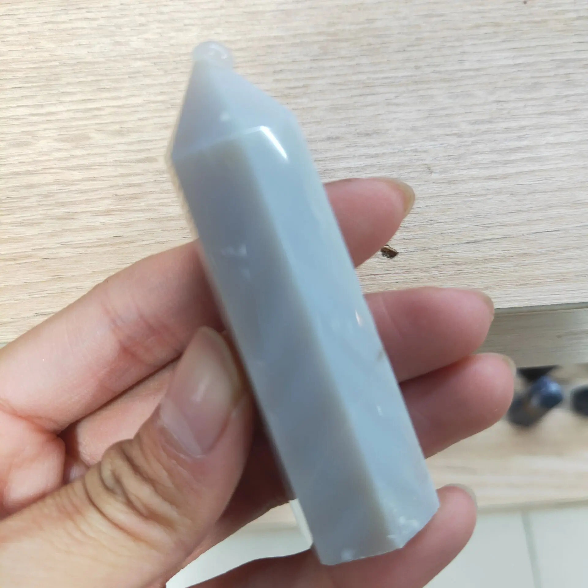 

1pcs Natural blue agate pillars decorated with crystal single pointed pillars of bluestone polishing healing energy stone