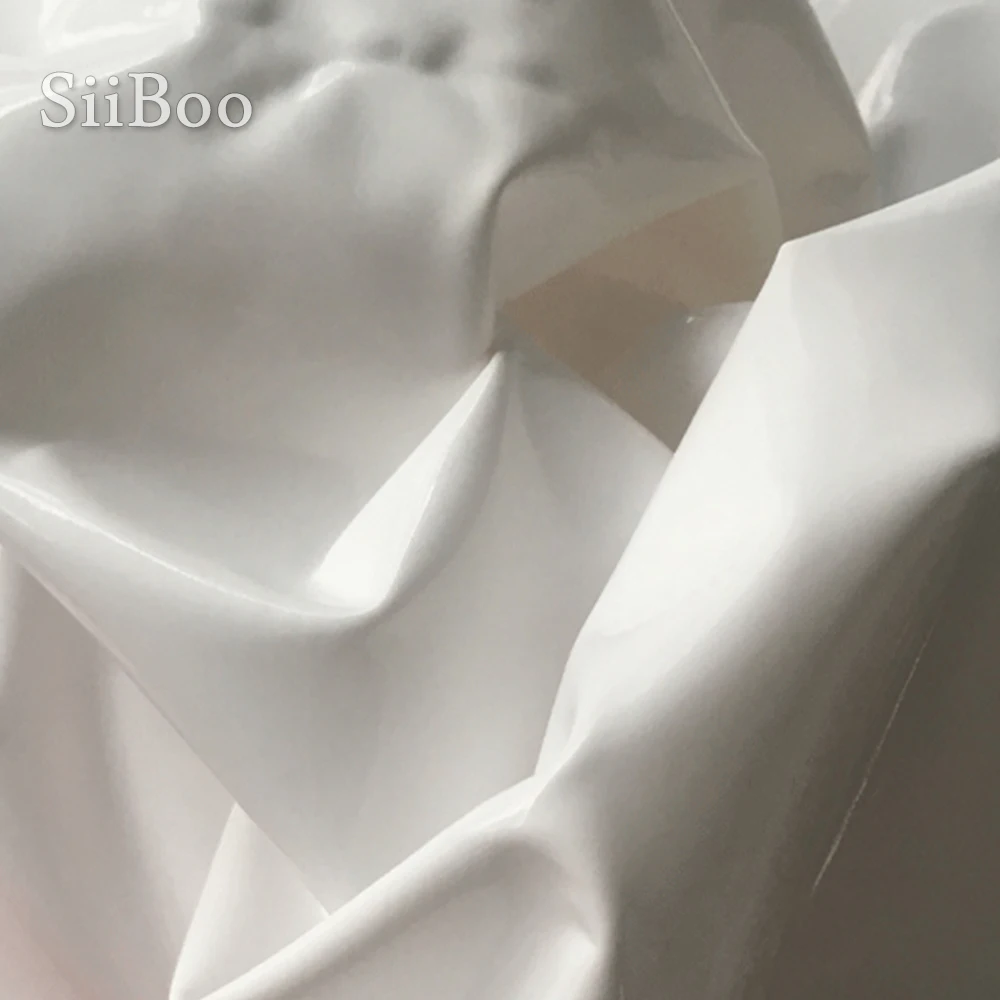 Ткань из искусственной кожи блестящая черная белая красная с блестящим узором