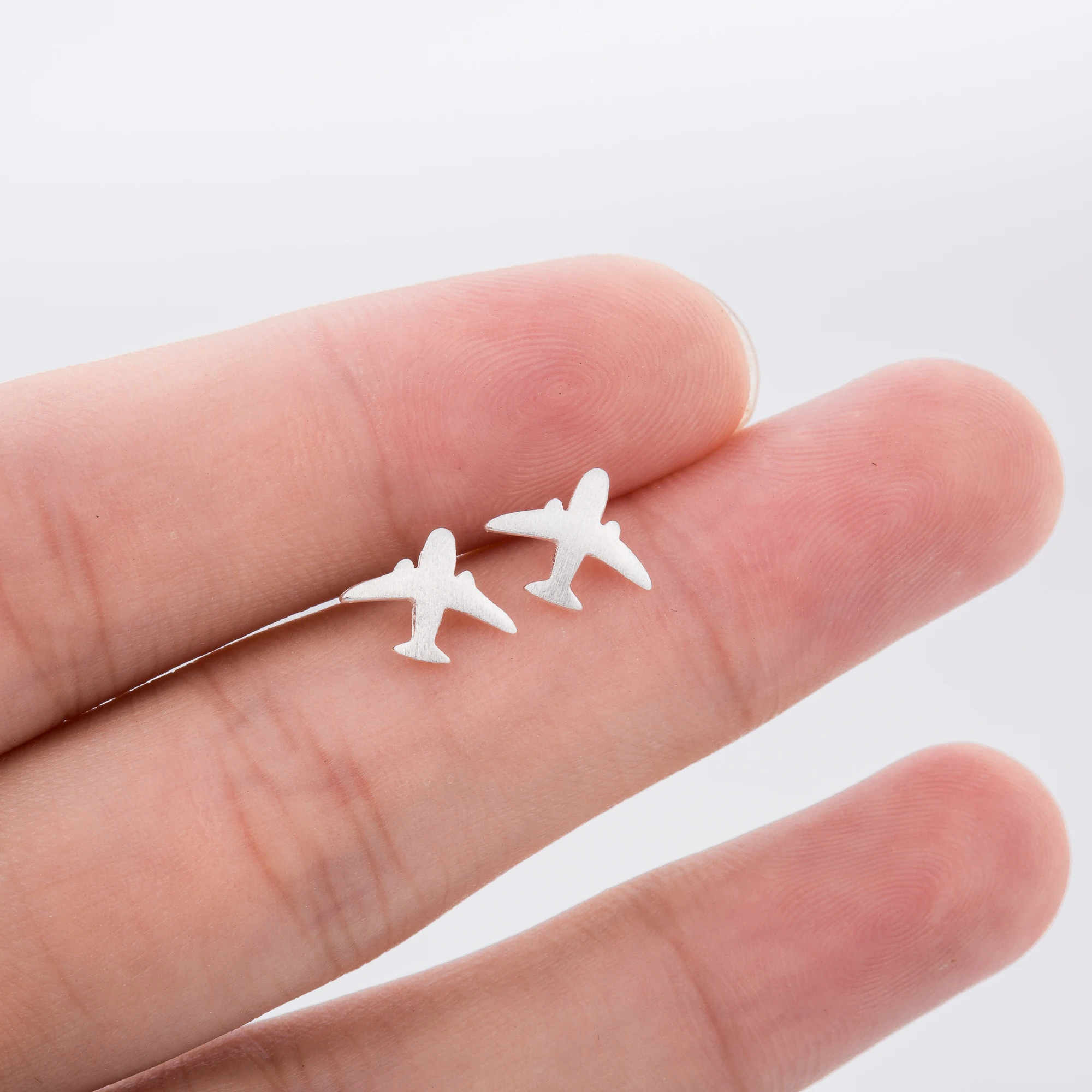 Классические серьги Oly2u забавные матовые гвоздики в виде самолета для женщин и