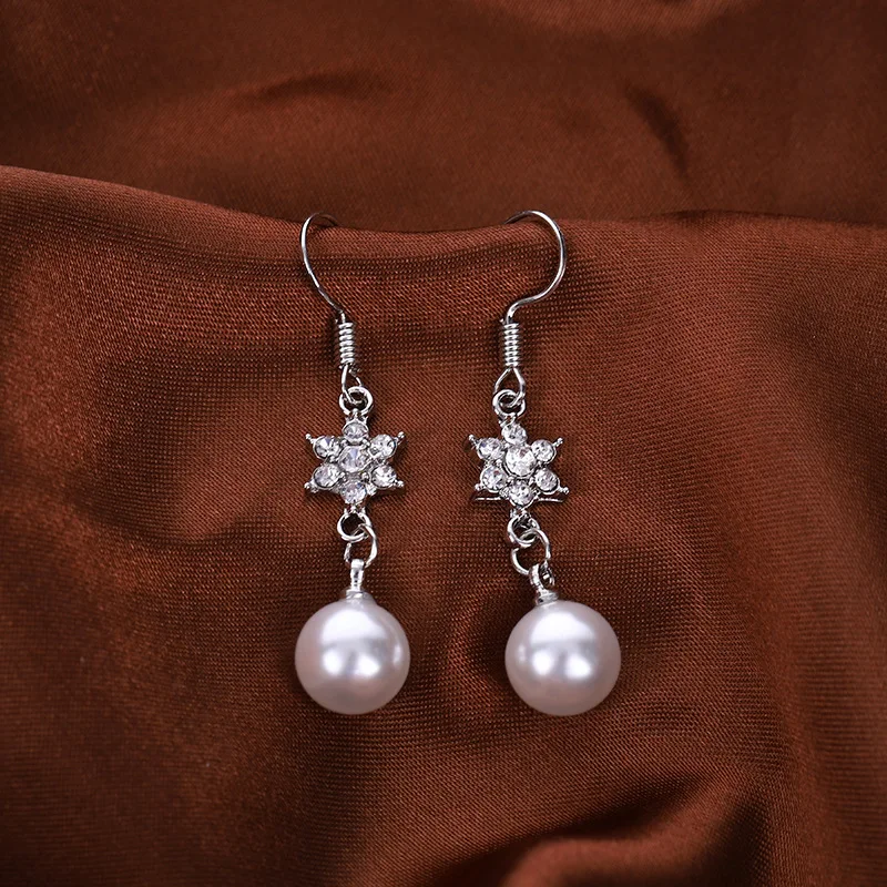 

Серебристые Стразы с искусственным жемчугом, подвеска в виде снежинки, модные серьги для женщин, блестящие свадебные серьги