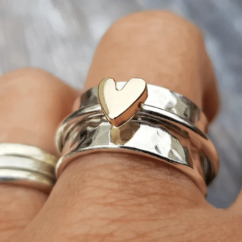 

2021 New Trend Simple Vintage Gold Color Heart Rings For Women Fashion Jewelry Retro Finger Ring Daily Wear Wedding Party Gift