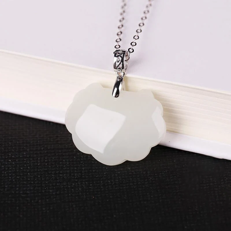 

Three-dimensional craft silver inlaid natural Hetian jade cloud necklace pendant classic light luxury Chinese women's jewelry