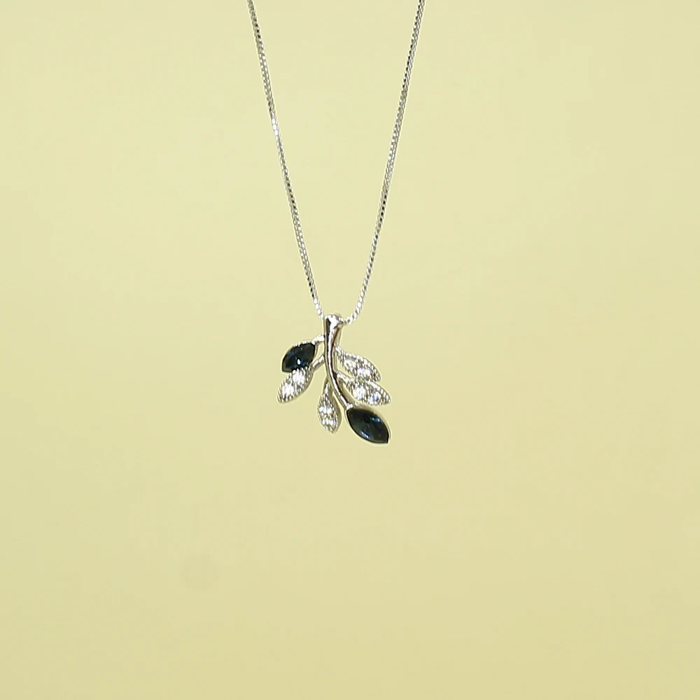 

Elegant Beauty Leaf Shaped Crystal Pendant Necklaces Sweater Chain For Women Girls Fashion Gorgeous Pop Wedding Jewelry Gifts