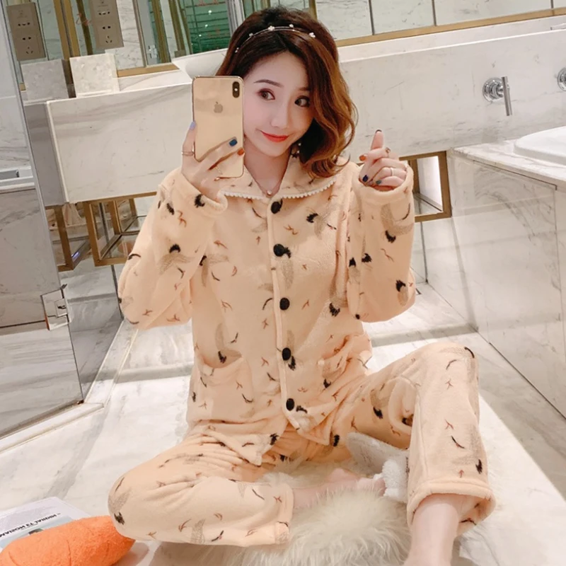 Пижама женская зимняя фланелевая с длинным рукавом и принтом батальных