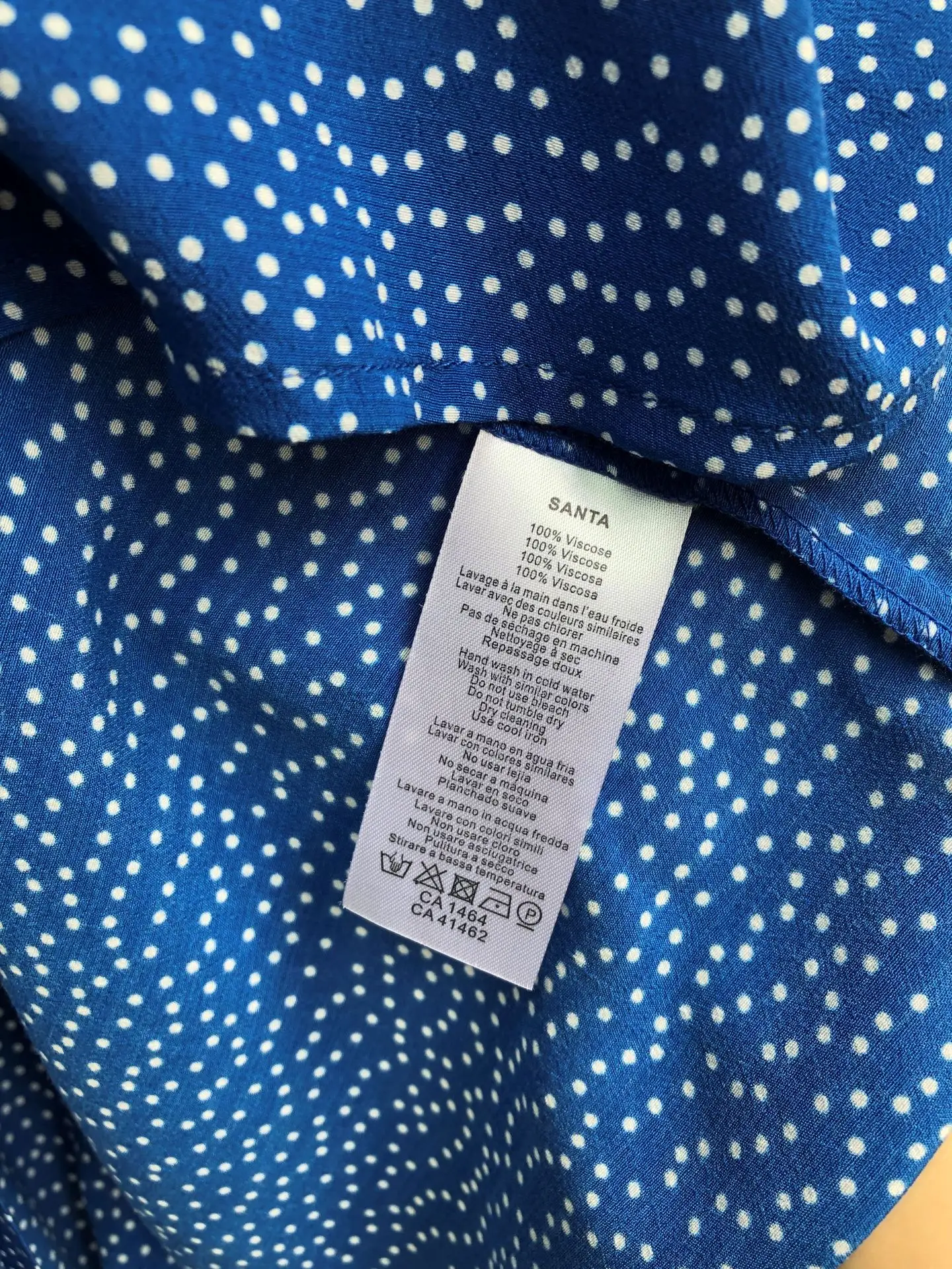 Женское платье средней длины в горошек с v образным вырезом шикарное