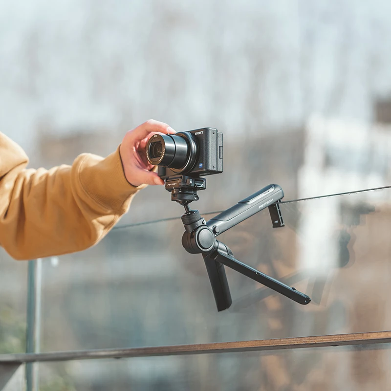 

PGYTECH Mini Flexible Phone Tripod Holder Handheld Panoramic Action Camera Selfie Stick Vlogging Mantispod Tripod Gopro/insta360