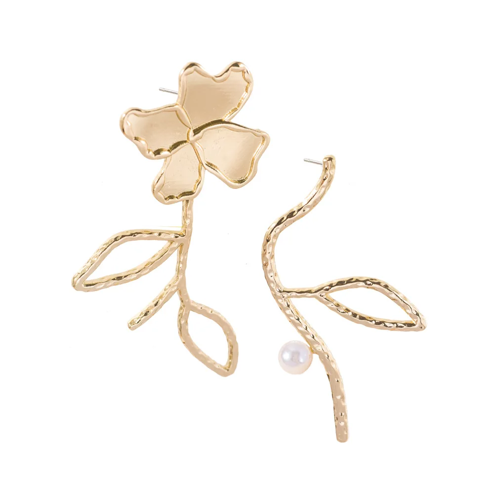 

Simple & Elegant Exaggerate Irregular Alloy with Peral Floral Stud Earrings For Women Oversized Earrings New Fashion Jewelry