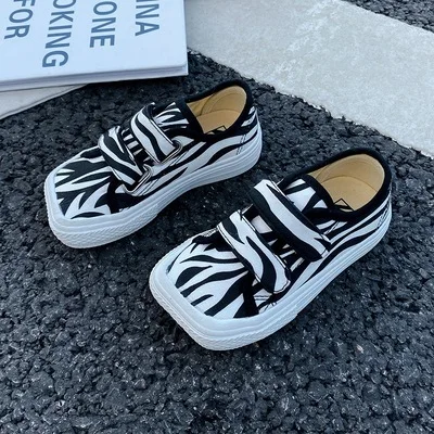 

Autumn Girls Boys Canvas Shoes Soft Sports Sneaker Black Kids Running Sneakers Zebra Lattice Prints Square Toe Soft Children